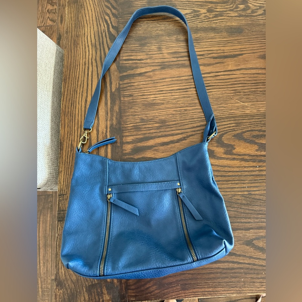 Market and Spruce purse. Blue, never used. 2 interior pockets. Zipper closure